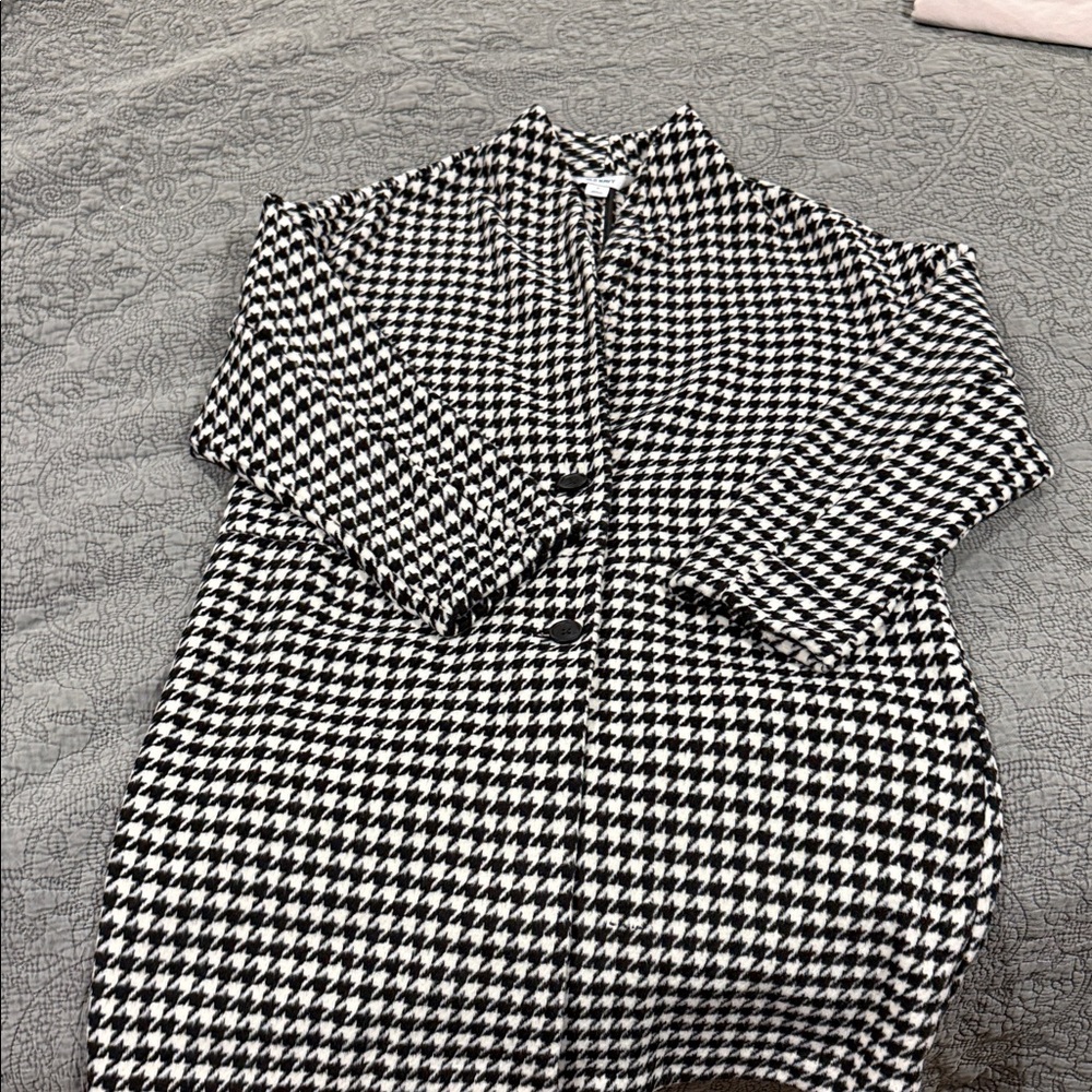 Old Navy Black and White Houndstooth Coatigan